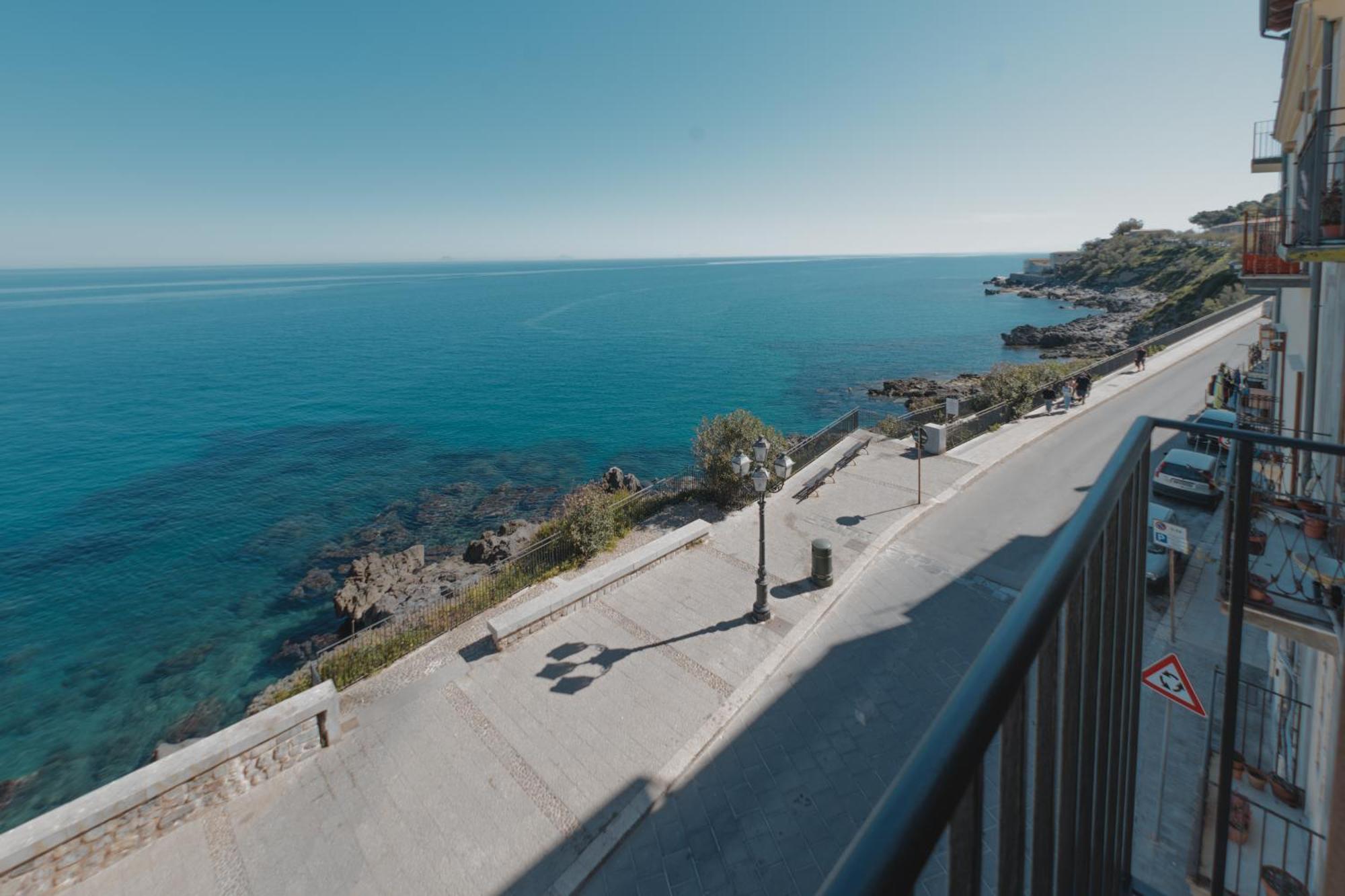 Tra La Rocca E Il Mare Di צ'פאלו מראה חיצוני תמונה